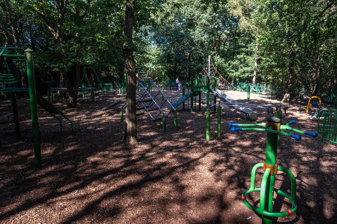 Hartshill hayes play area